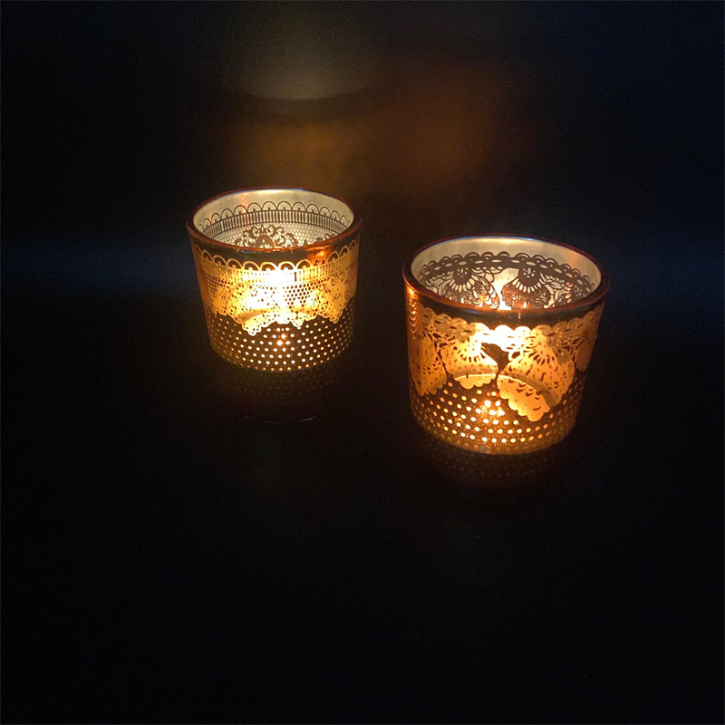 Стаклени држачи за свеќи